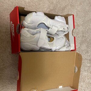 Wmns Air Rift Breathe Triple White NWT tabi sneakers